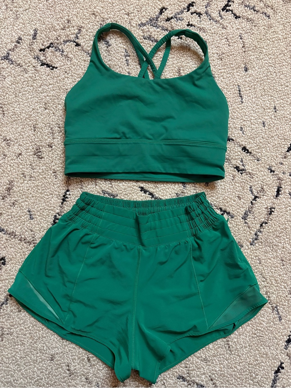 Lululemon set bra 6/ shorts 4